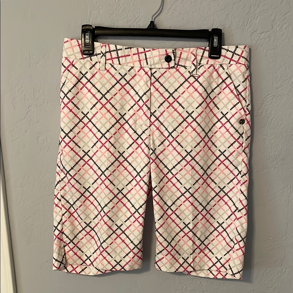 Women’s Bermuda style golf shorts, size 6